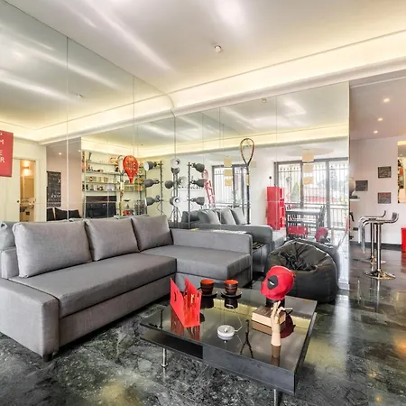 Comics Penthouse, Funny Flat Nearby Colosseum *