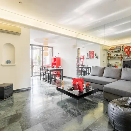 Comics Penthouse, Funny Flat Nearby Colosseum Apartment Rome