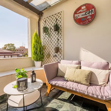 Comics Penthouse, Funny Flat Nearby Colosseum *